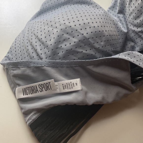 Victoria Secret sports bra 34D - Picture 3 of 3